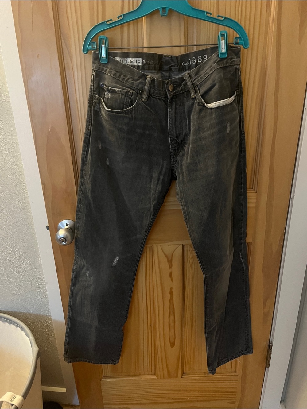 GAP Men’s Washed Black Relaxed Jeans